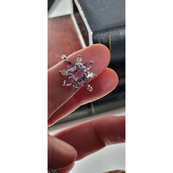 Exquisite Rhodium-Plated Size 9 Floral Ring with Lavender Gemstones - Picture 8 of 11